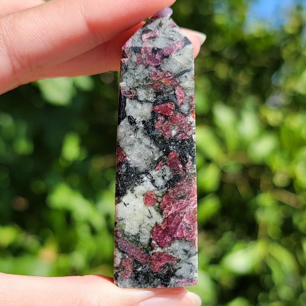 2.7" x 0.6" (thickness) UV REACTIVE RARE EUDIALYTE TOWER